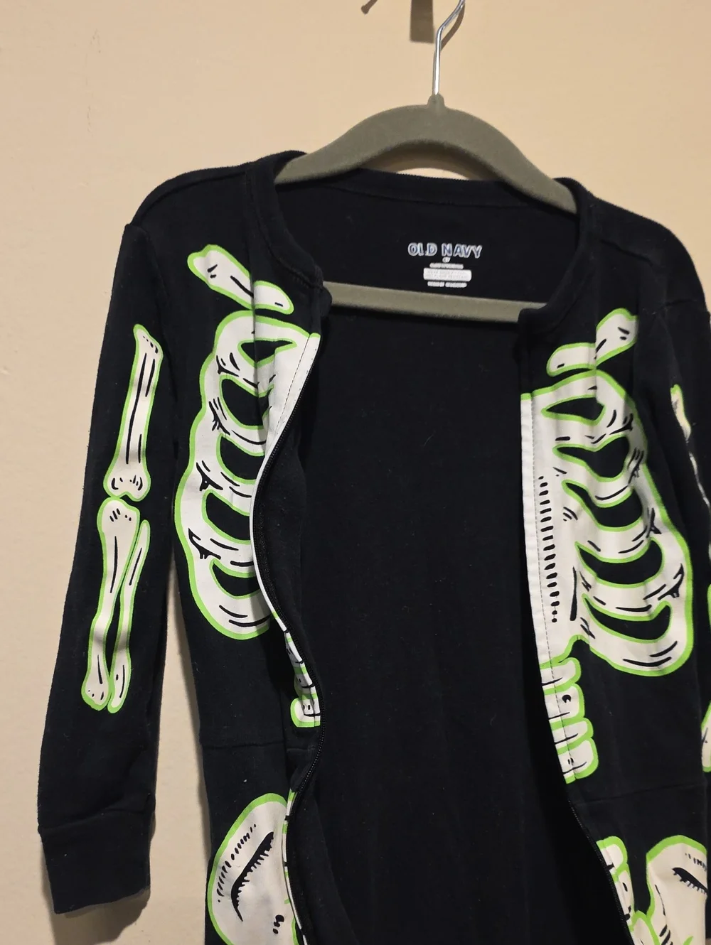 Old Navy Black Glow Skeleton One-Piece Pajamas 4 T Glow In The Dark